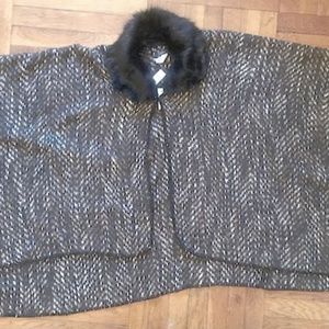 Sweater knit Poncho w/ detachable faux fur collar
